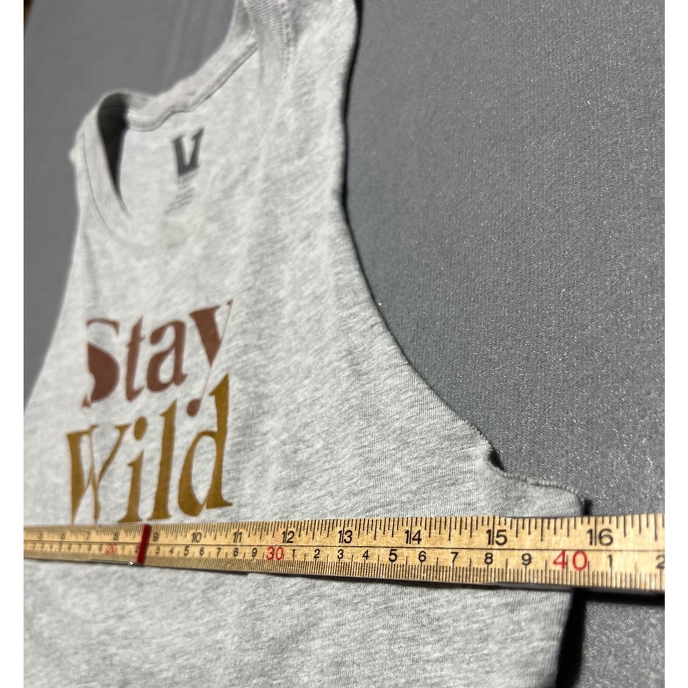 Vuori Stay Wild Graphic Muscle Tank Top Heather Grey XS Cropped Racerback - Picture 4 of 7